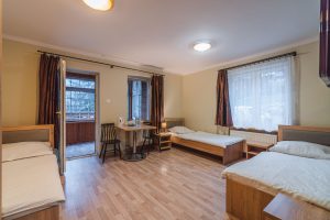 pokój trzy łóżka pojedyncze