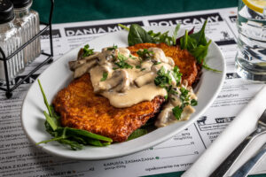 Placki ziemniaczane z sosem pieczarkowym